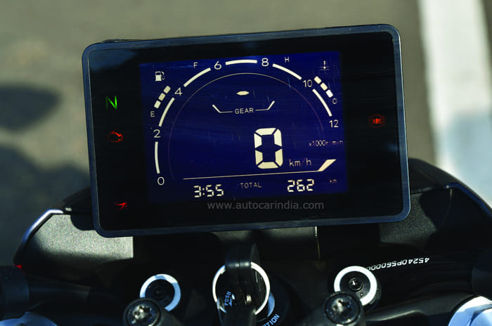 QJMotor SRK 400 review: Bark over bite 